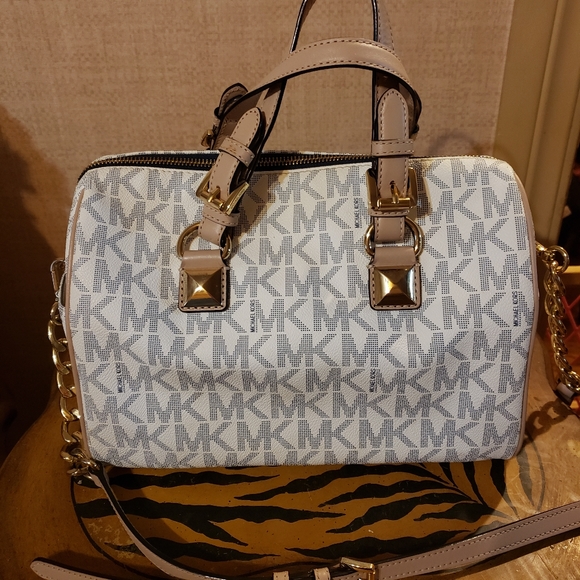 Michael Kors Handbag - Picture 2 of 10
